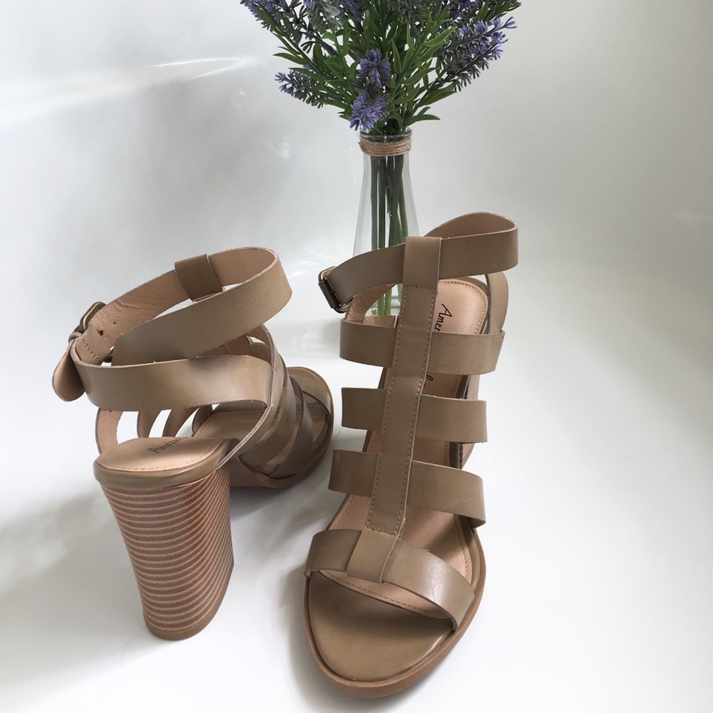 Taupe strap heels!! Light brown/grayish heels!!